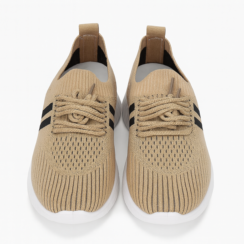 حذاء جري RapidBox باللون البيج مع جزء علوي شبكي ونعل من مادة PVC. 151815