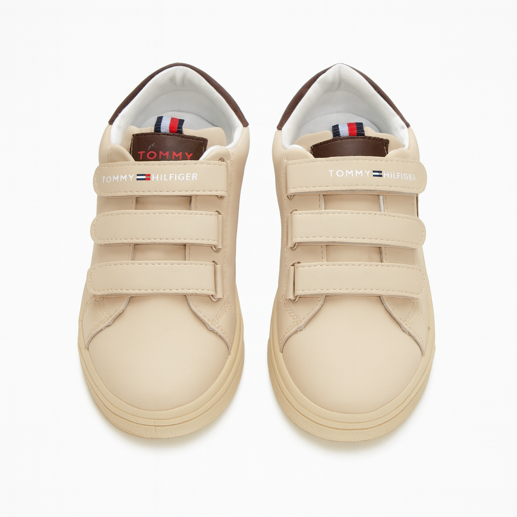 حذاء رياضي تومي هيلفيغر أبيض بشريط فيلكرو للنساء. 152058