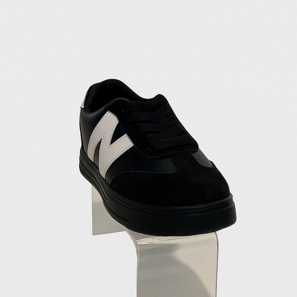 حذاء رياضي باللونين الأبيض والأسود 36949