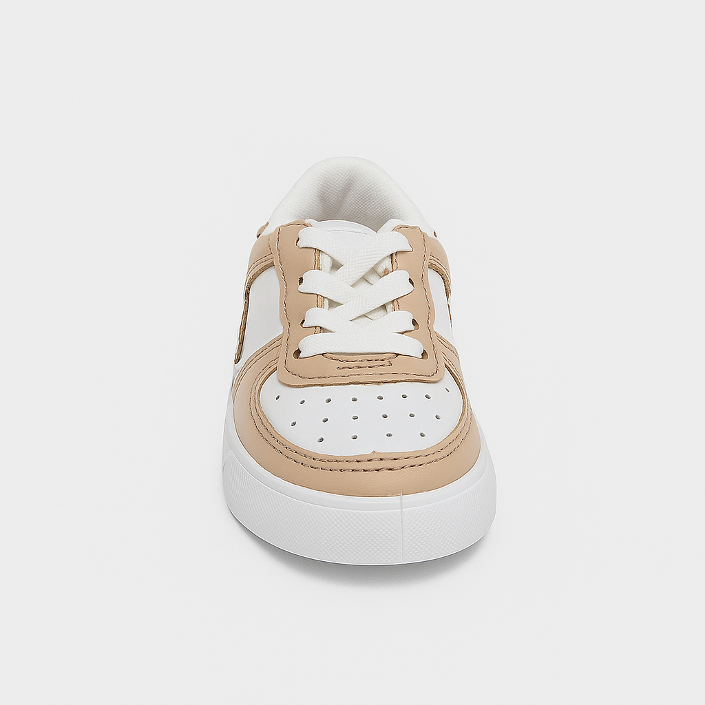 حذاء رياضي Nike Air Force 1 باللون البيج والأبيض. 36915