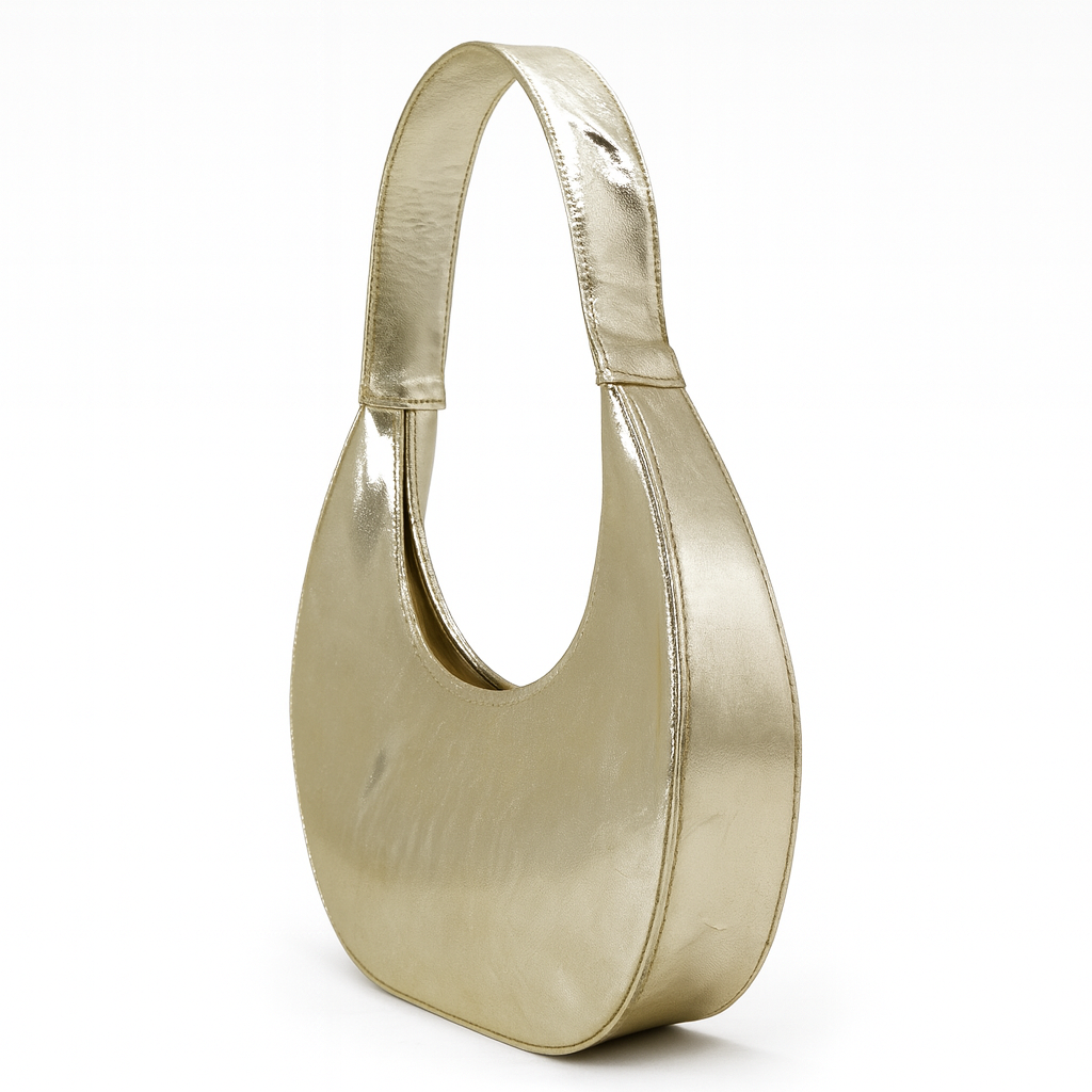 حقيبة يد ذهبية اللون، OSOI Toni Mini أو Silfen Studio Mini Mona Charm.