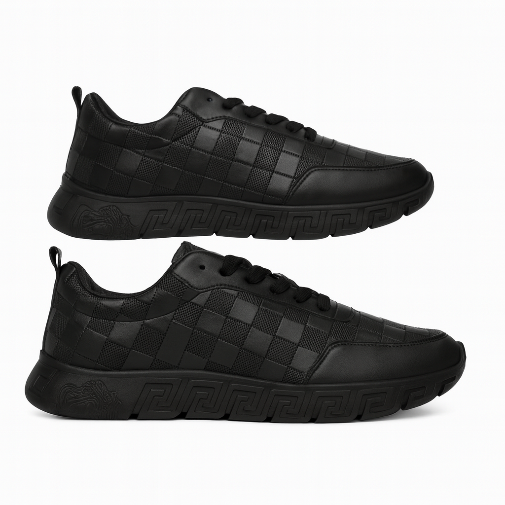 حذاء رياضي أسود بنقشة مربعات على الجزء العلوي ونقشة على شكل مفتاح يوناني على النعل 152060