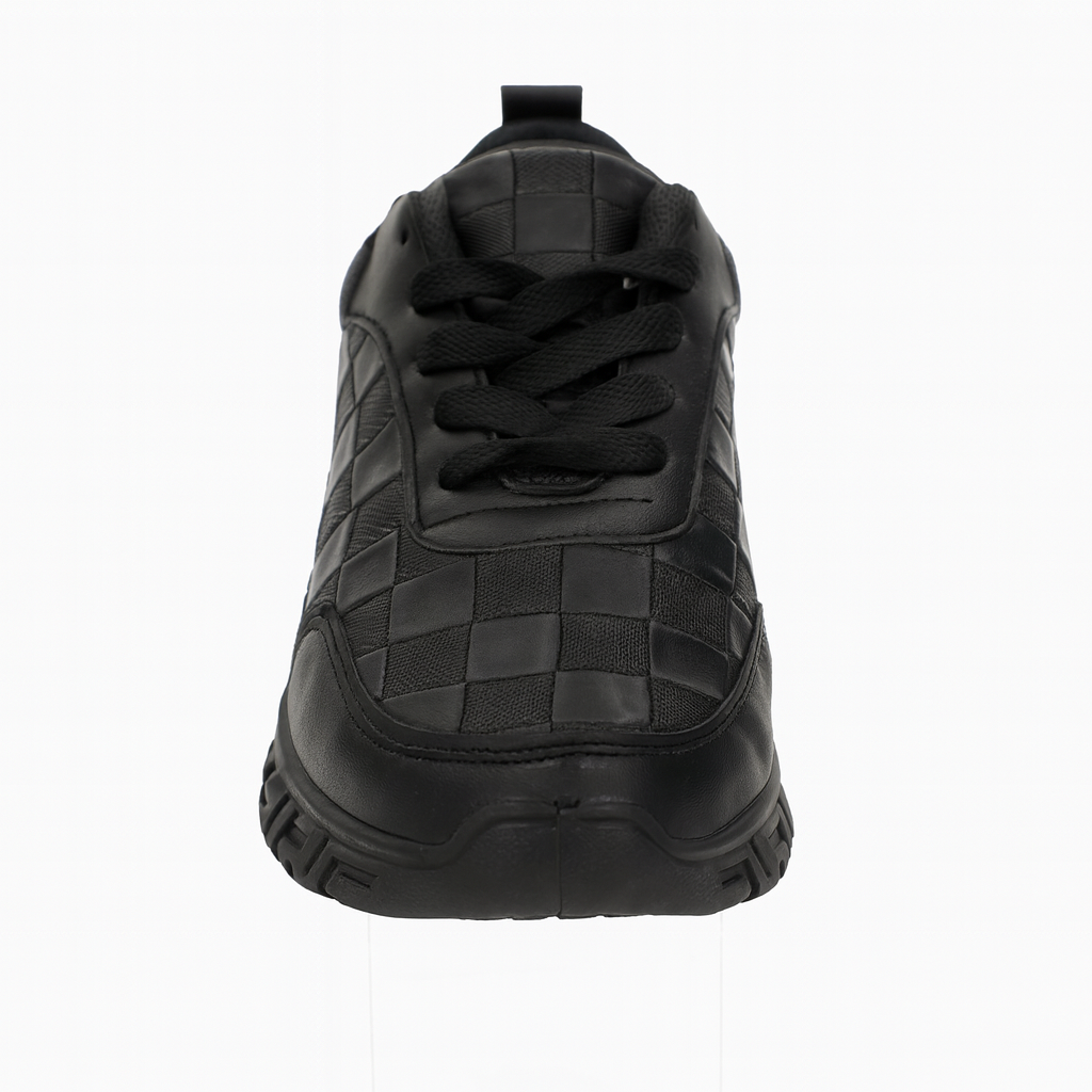 حذاء رياضي أسود بنقشة مربعات على الجزء العلوي ونقشة على شكل مفتاح يوناني على النعل 152060