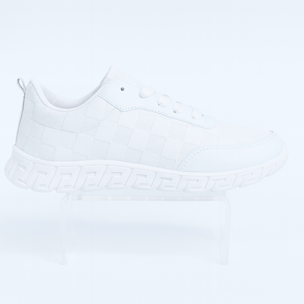 حذاء رياضي أبيض بنقشة مربعات على الجزء العلوي ونقشة على شكل مفتاح يوناني على النعل 152060