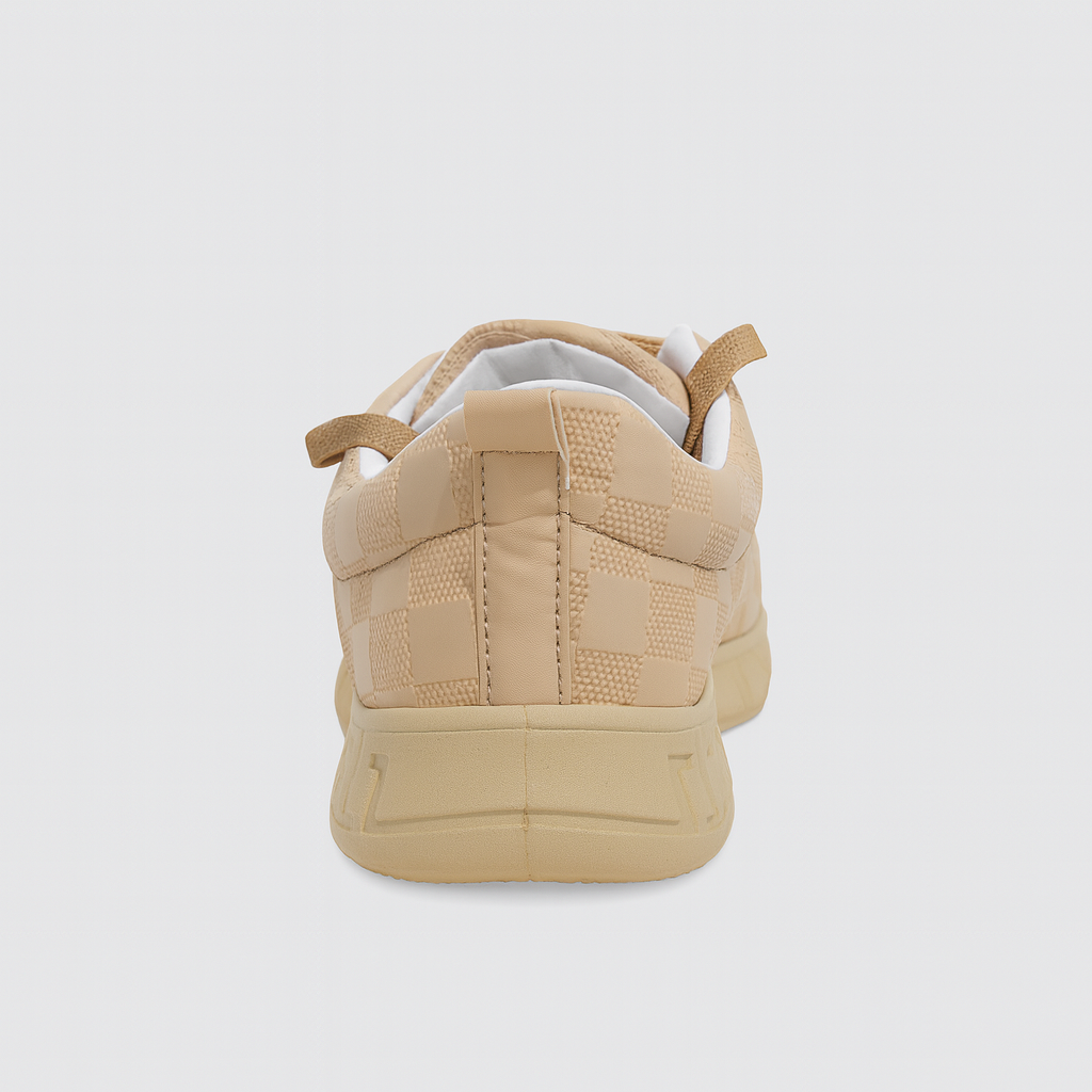 حذاء رياضي بيج بنقشة مربعات على الجزء العلوي ونقشة على شكل مفتاح يوناني على النعل 152060