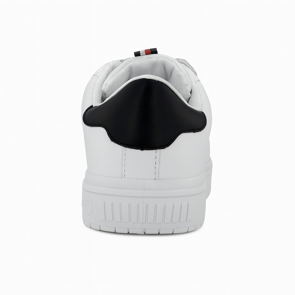 حذاء رياضي تومي هيلفيغر أبيض بشريط فيلكرو للنساء.152058