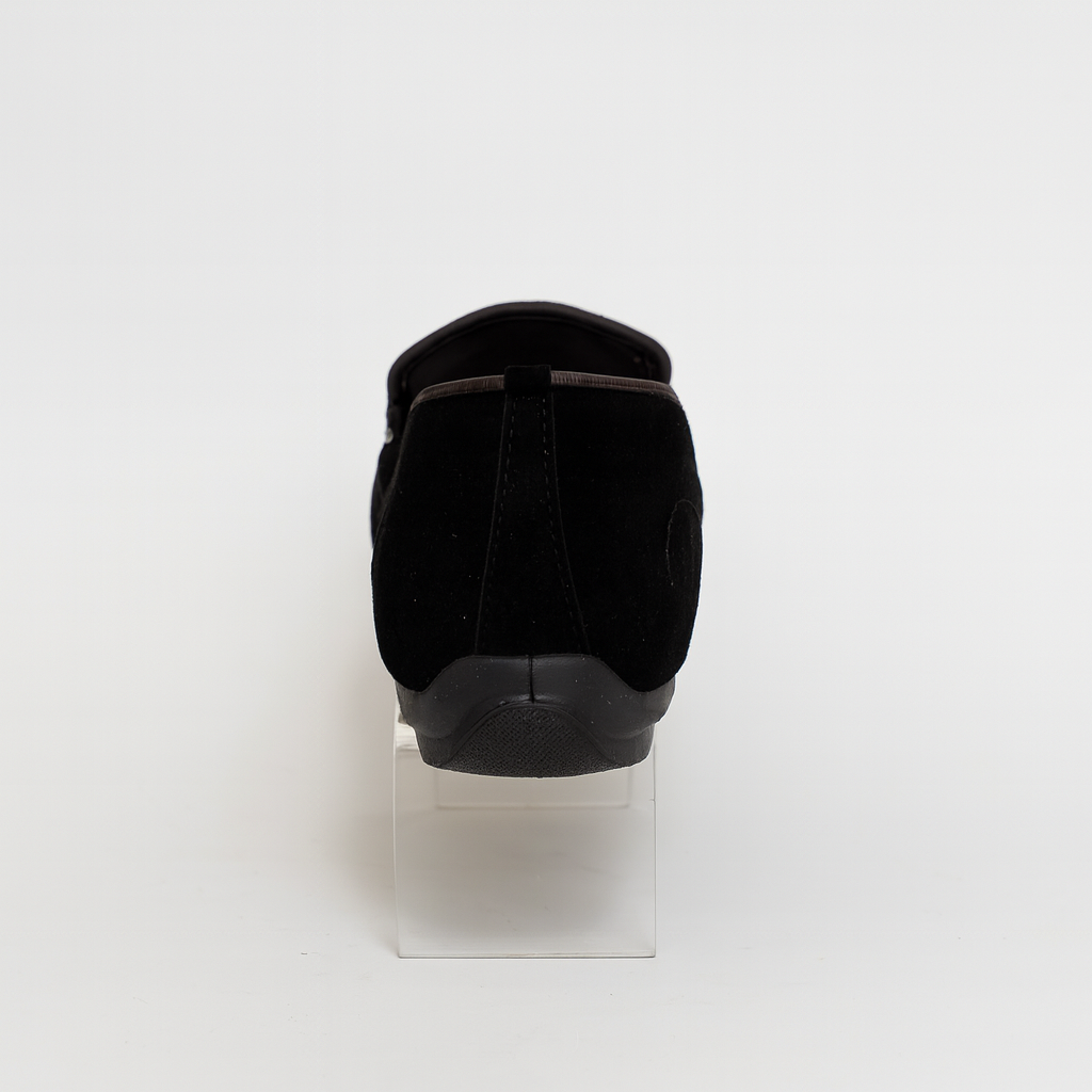 شبشب إيفري وير شارينتيز للرجال من إيزوتونر، مصنوع من جلد سويدي أسود. 4993