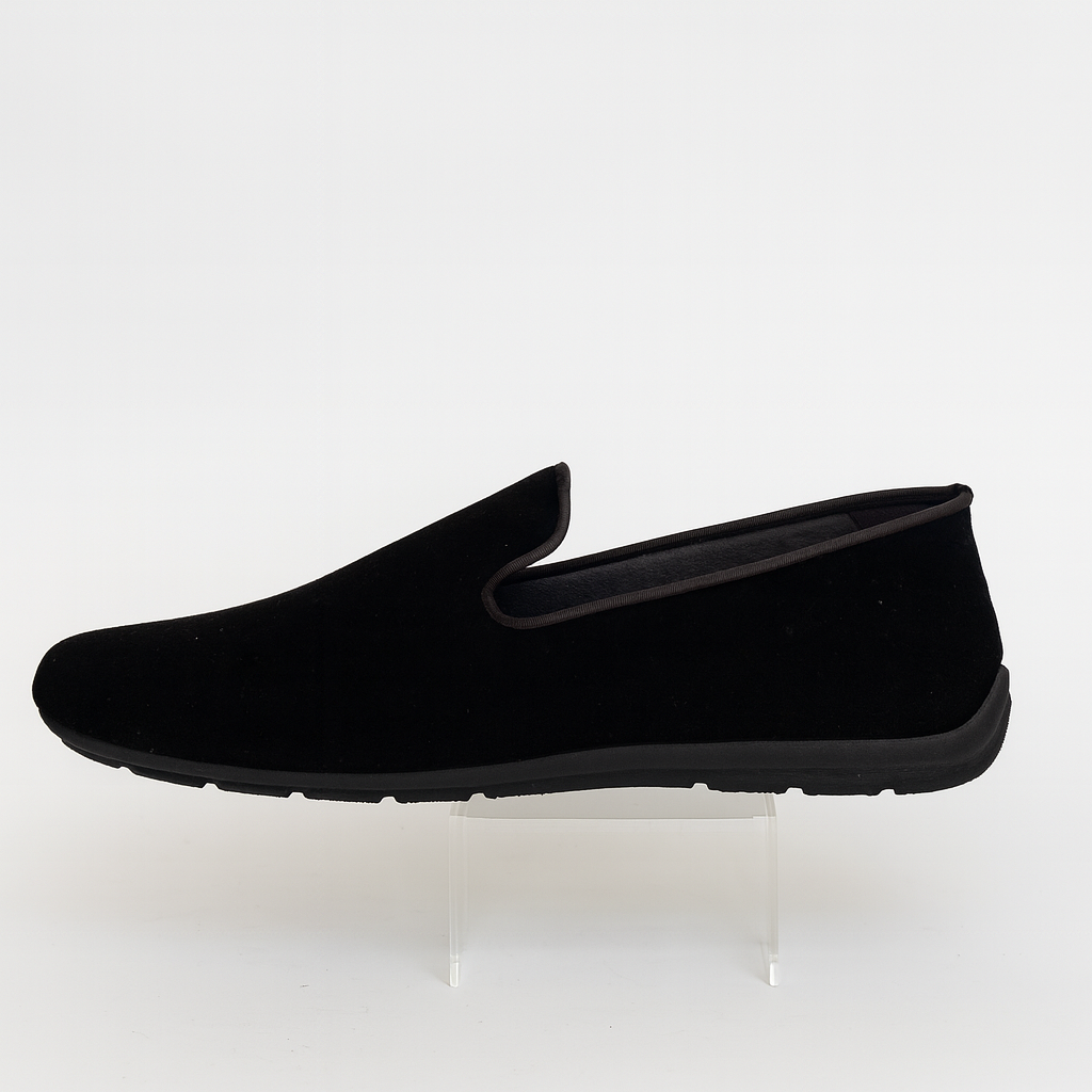 شبشب إيفري وير شارينتيز للرجال من إيزوتونر، مصنوع من جلد سويدي أسود. 4993