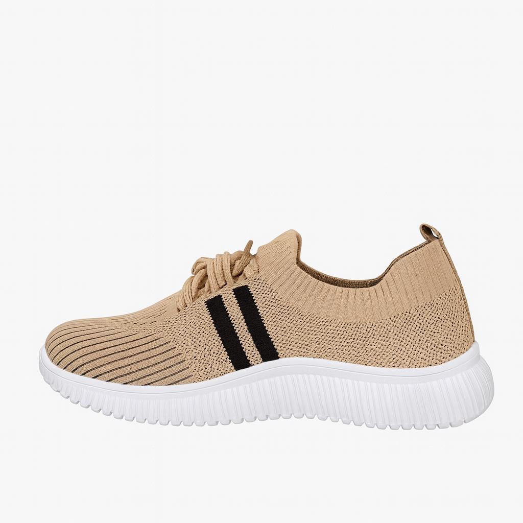 حذاء جري RapidBox باللون البيج مع جزء علوي شبكي ونعل من مادة PVC. 151815