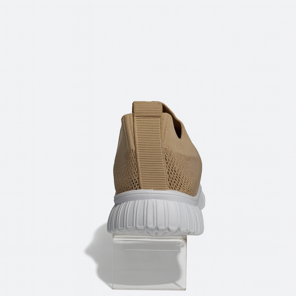 حذاء جري RapidBox باللون البيج مع جزء علوي شبكي ونعل من مادة PVC. 151815