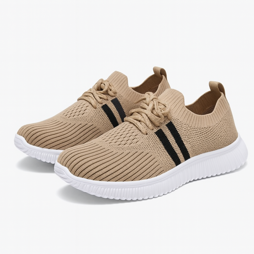 حذاء جري RapidBox باللون البيج مع جزء علوي شبكي ونعل من مادة PVC. 151815