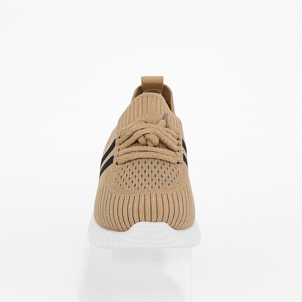 حذاء جري RapidBox باللون البيج مع جزء علوي شبكي ونعل من مادة PVC. 151815