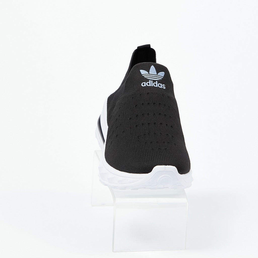 حذاء أديداس أسود سهل الارتداء بنعل أبيض. 36883