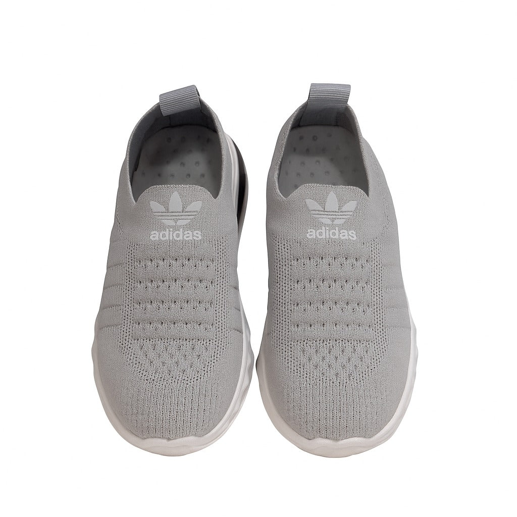 حذاء أديداس رمادي سهل الارتداء بنعل أبيض. 36883
