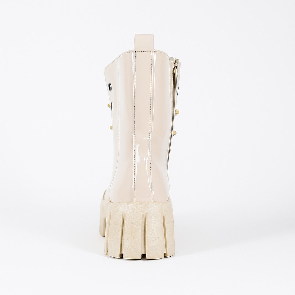 حذاء نسائي من الجلد اللامع باللون البيج بطول الكاحل 18412