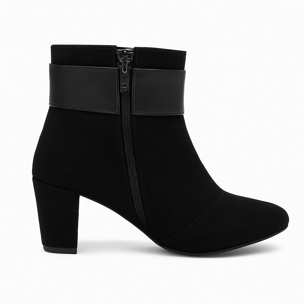 حذاء بكعب عالٍ ومُزدان بإبزيم أسود. 18314