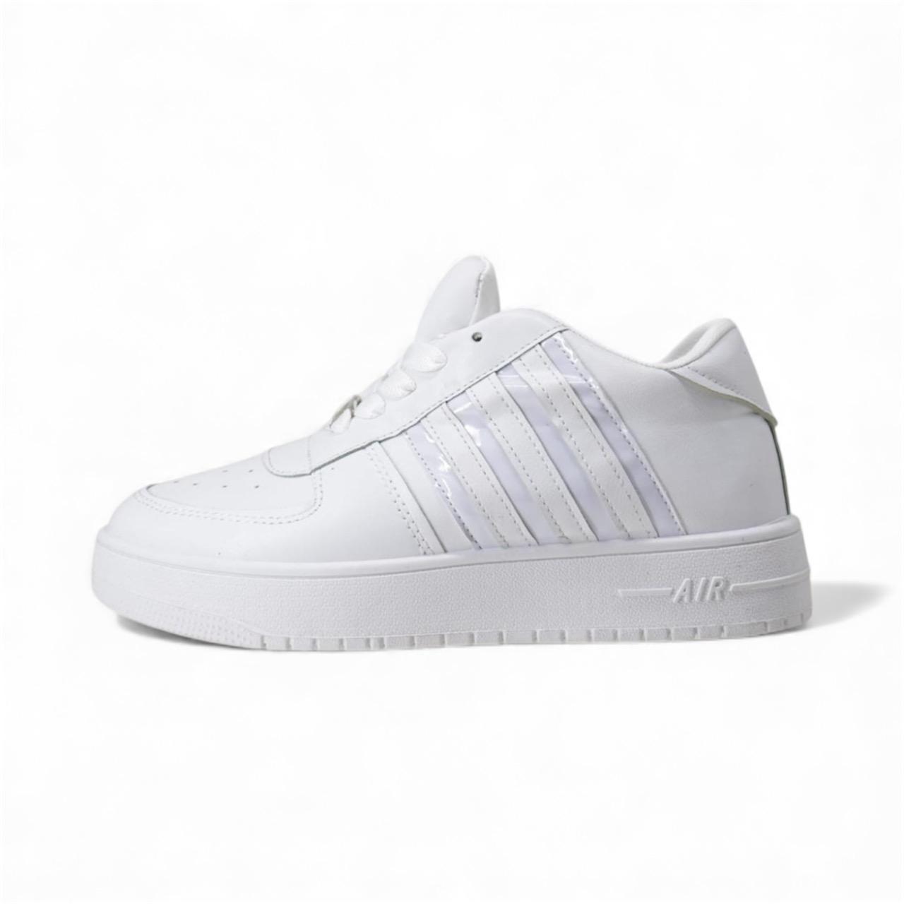 حذاء رياضي كاجوال بثلاثة خطوط جانبية 152017