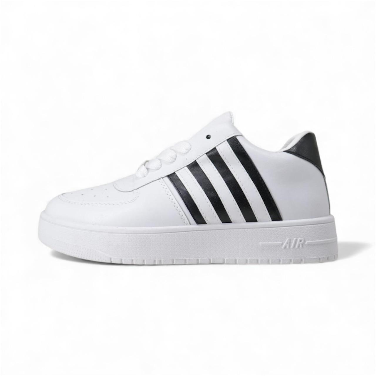 حذاء رياضي كاجوال بثلاثة خطوط جانبية 152017